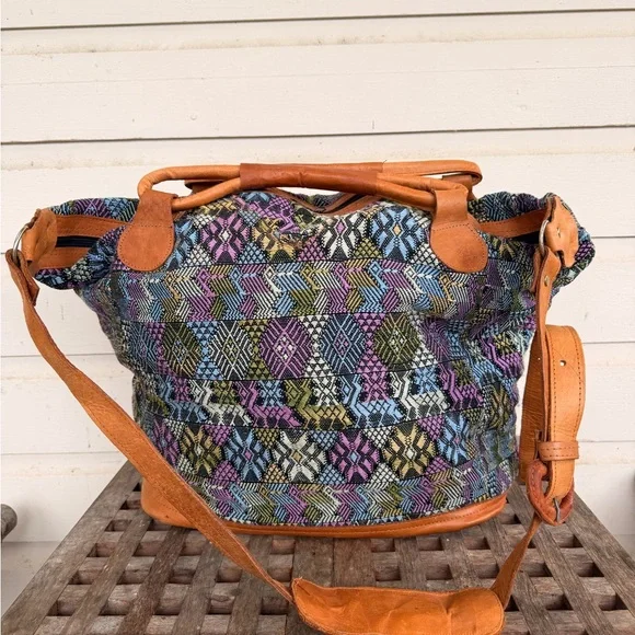Leather embroidered Huipil bag - Picture 1 of 9